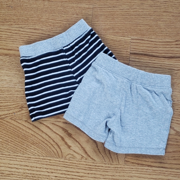 Carter's shorts bundle 9months 🦓 - Picture 2 of 2